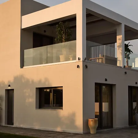 Cozy Aura Residence, By Tk Management *